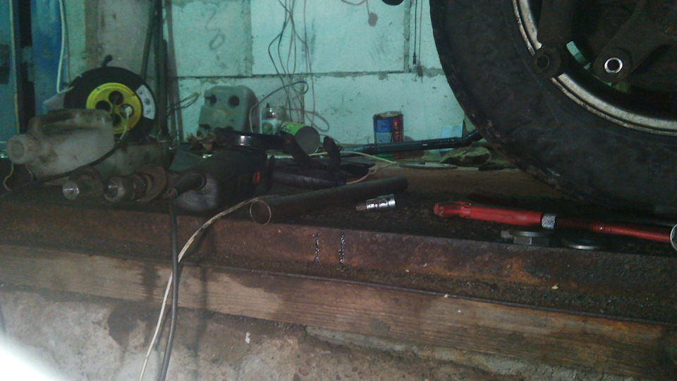 Колеса крутятся, резина трется! — Opel Omega B, 2 л, 1996 года | своими ...