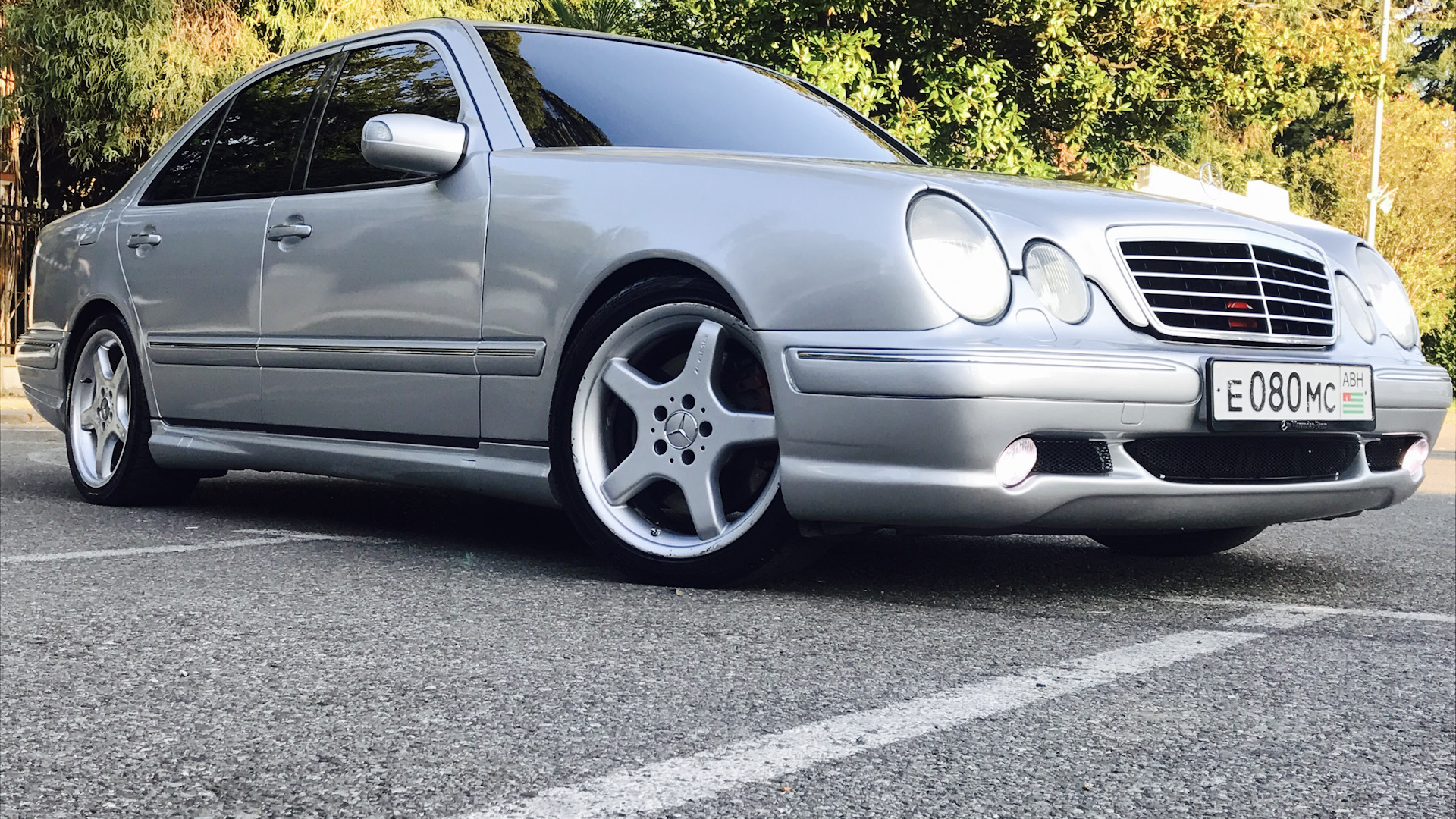 Mercedes e55 amg w210. Мерседес е55 АМГ 210. Мерседес е55 w210. Мерседес w210 AMG 5.5.