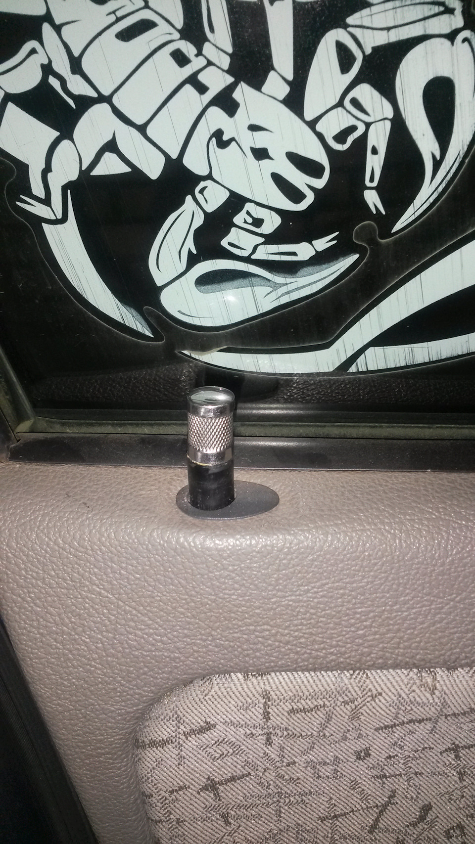 Кнопка закрывания дверей. — Lada Калина седан, 1,5 л, 2007 года ...