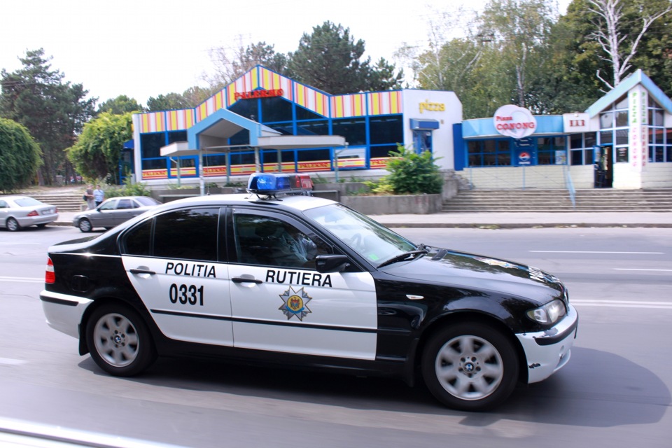 Кишинев автомобиле. Полиция Молдовы машины. Авто полиции Молдавии. Молдавская полиция машина. Полицейские машины Кишинев.