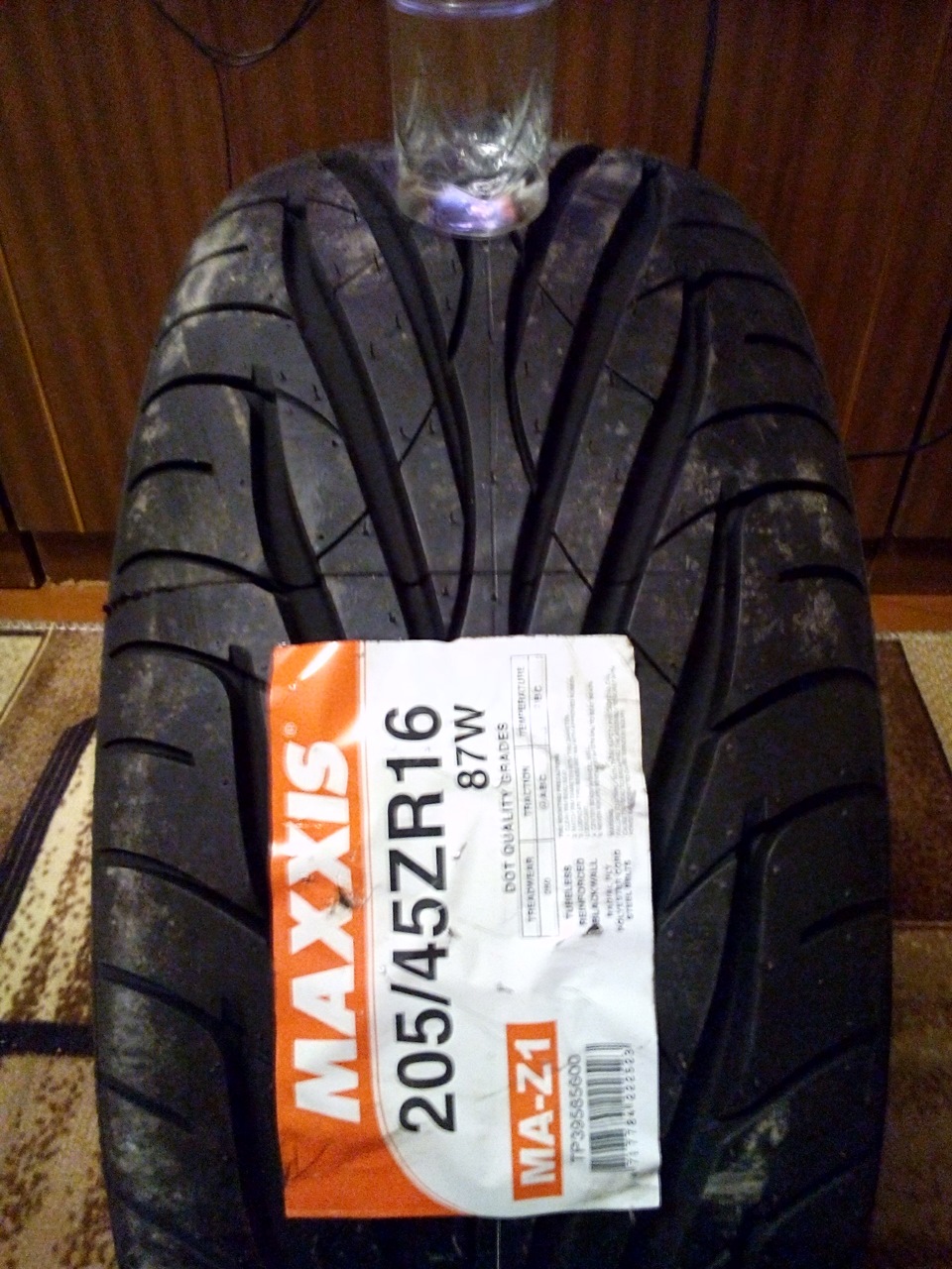 Шины maxxis victra sport отзывы. Maxxis ma z1. Резина Максис ма z1 Victra. Шины Максис r16. Максис z1 шины летние.