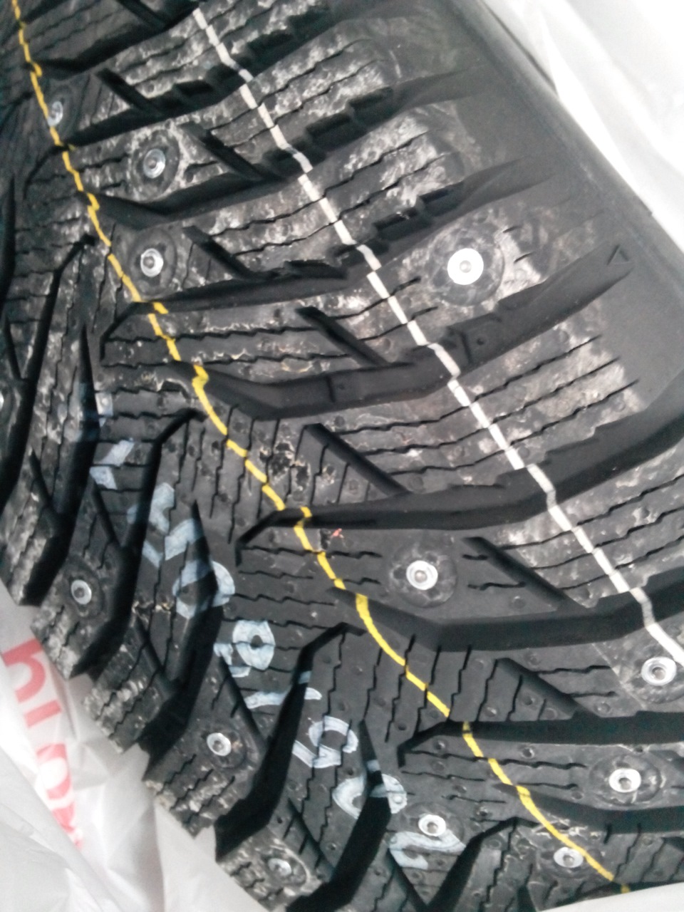 Зимние шины Kumho Wi31 размер 205/60 R16 — KIA Pro_Ceed, 1,6 л, 2008 ...