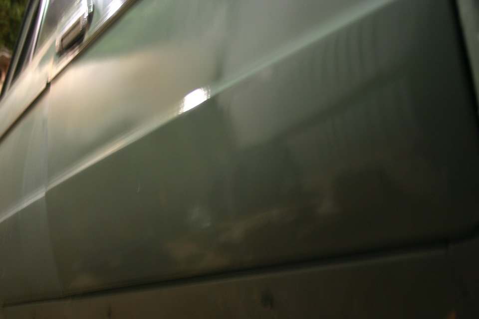 Подкраски низа передней пасажирской двери — Lada 21061, 1,5 л, 1989 ...