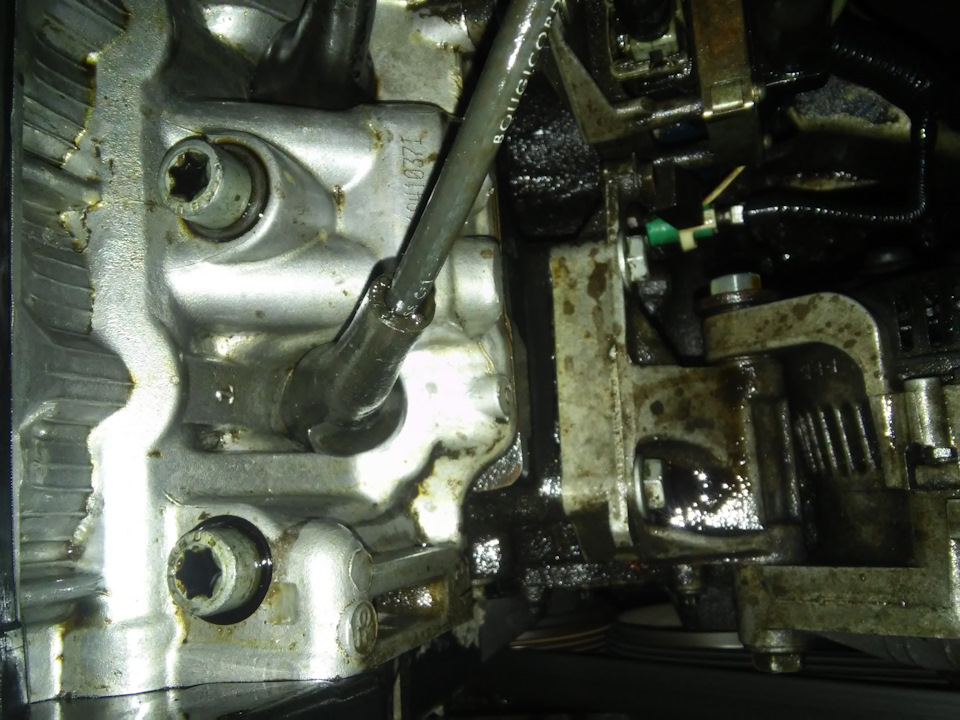 Выбило крышку маслозаливной горловины — Москвич Святогор, 2 л, 2000 ...