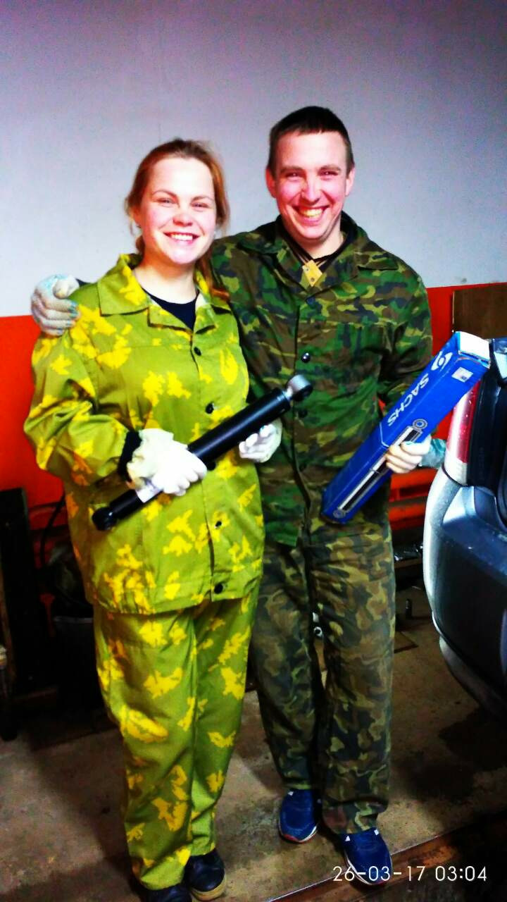 Как девушка помагала менять задние амортизаторы — Opel Vectra C, 1,8 л ...