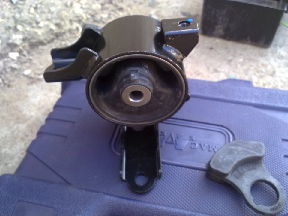 Подушка акпп хонда фит 2001 1. Хонда цивик 2003 правая опора двигателя. Подушка вариатор. Подушка вариатор. 06500-saa-305 подушка вариатора хонда.