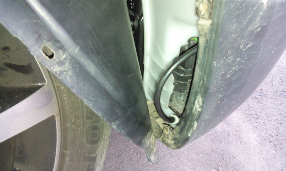 Штатная трубка выпирает из бампера — Skoda Yeti