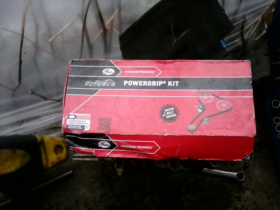 Шпилька натяжного ролика ГРМ и сам ролик. — Lada 2109, 1,3 л, 1989 года ...