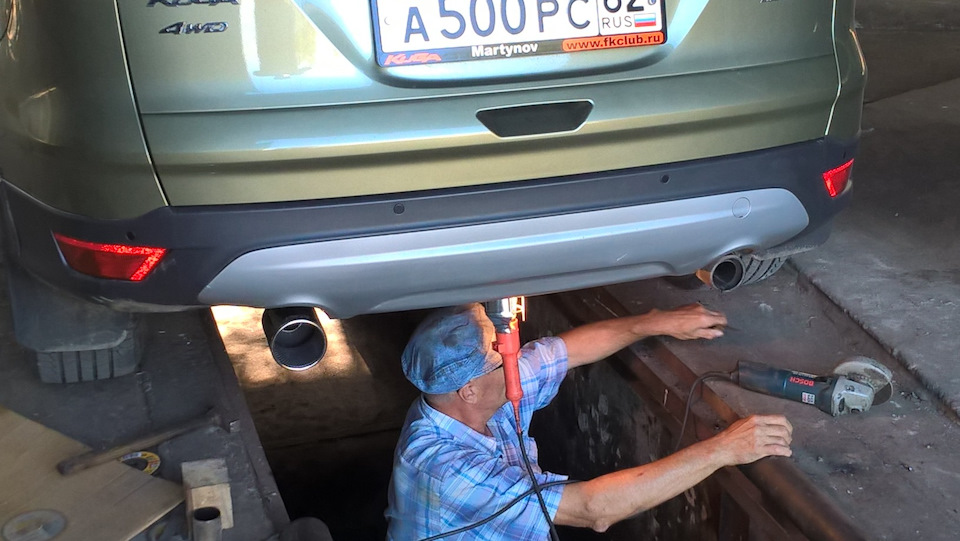 одну поставили, вторая родная — Ford Kuga (2G)