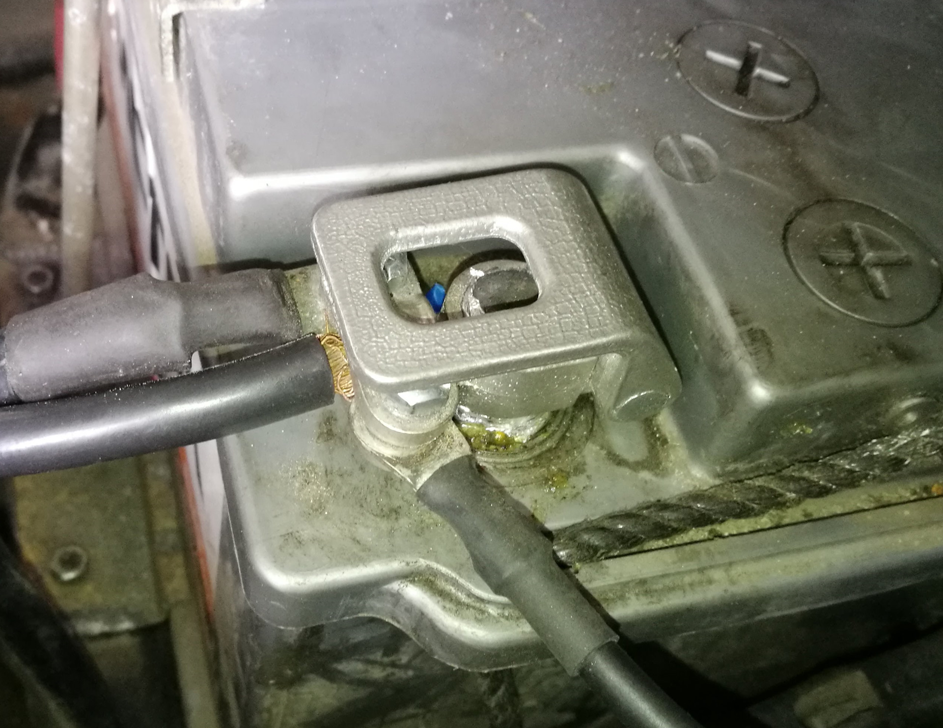 Уаз, клеммы аккумулятора. Клемма аккумулятора уаз. Провод акб 2217. Клемма аккумулятора уаз. Клемма аккумулятора уаз.