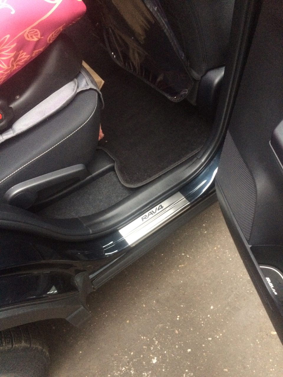 Фото в бортжурнале Toyota RAV4 (IV)