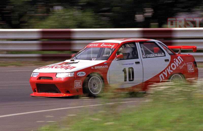 Алексей Дудукало продолжал вовсю набираться опыта, показывая хорошие результаты в тренировках и готовясь к серьёзной схватке в гонке. — Lada 21103
