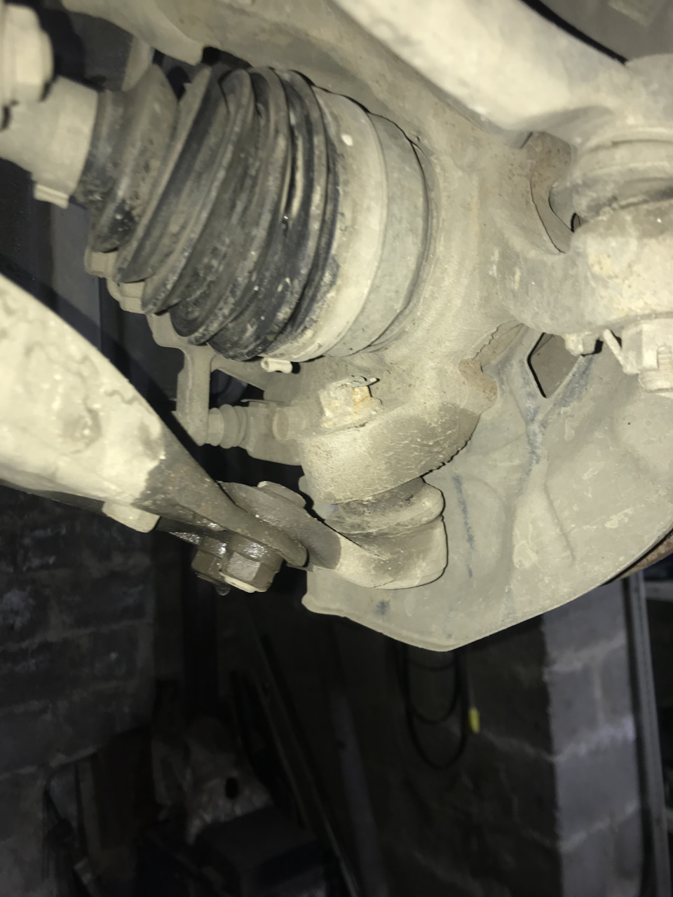 Замена шаровой опоры и стойки стабилизатора Toyota Camry xv40 — Toyota ...