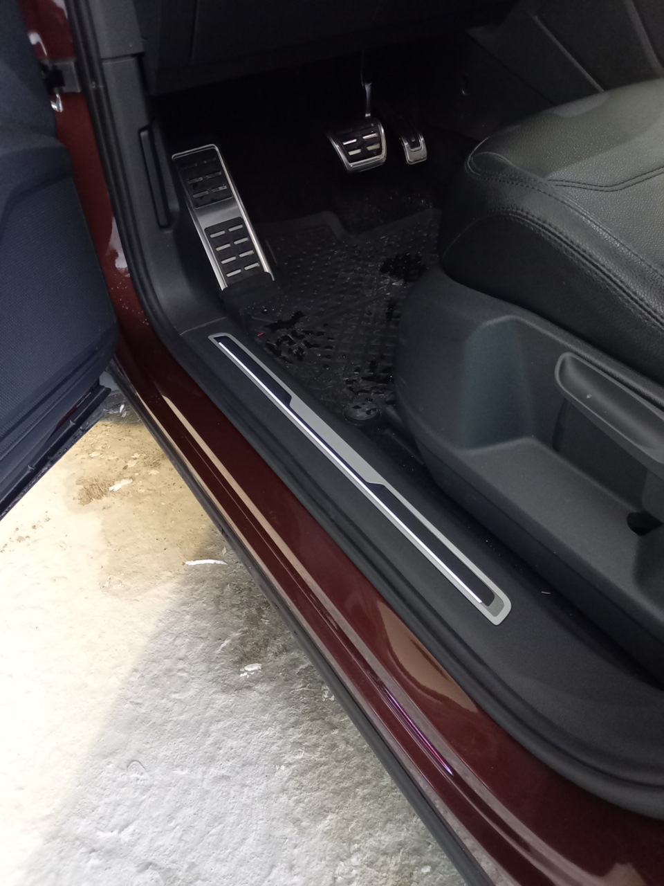 Установка накладок порогов с подсветкой — Volkswagen Tiguan (2G), 1,4 л ...