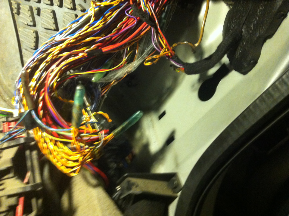 Ремонт основного жгута проводов (неисправность стеклоподъемника задней ...