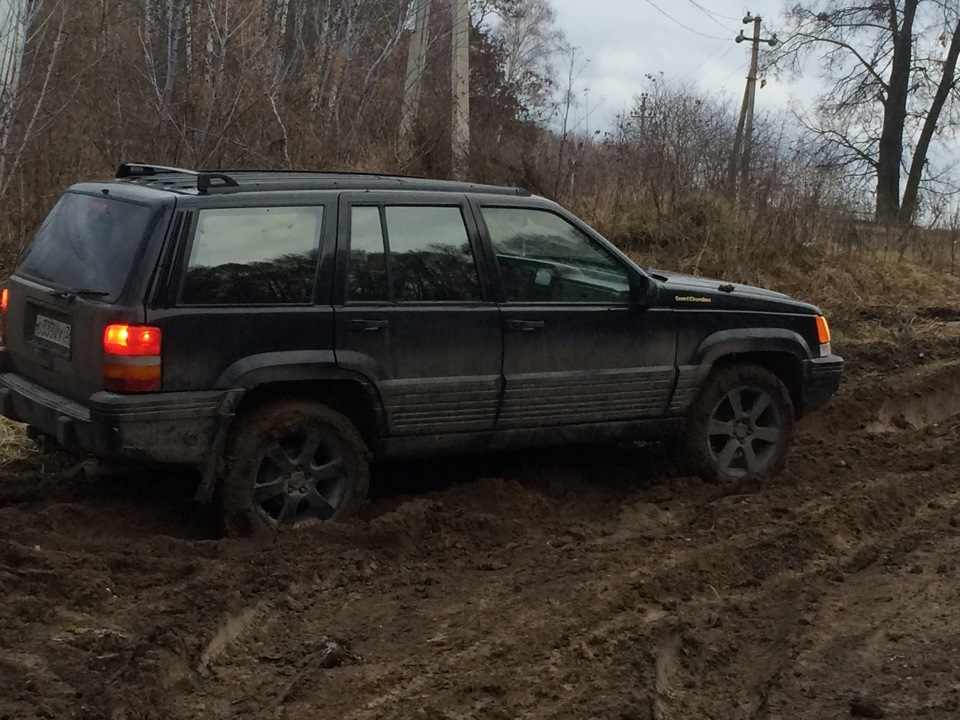 Jeep Grand Cherokee в грязи