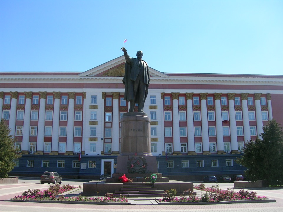 Орел курск. Мед институт город Орел. Орел Железногорск центр города. Фото универа Орел. Фонтан в мединституте Орел.