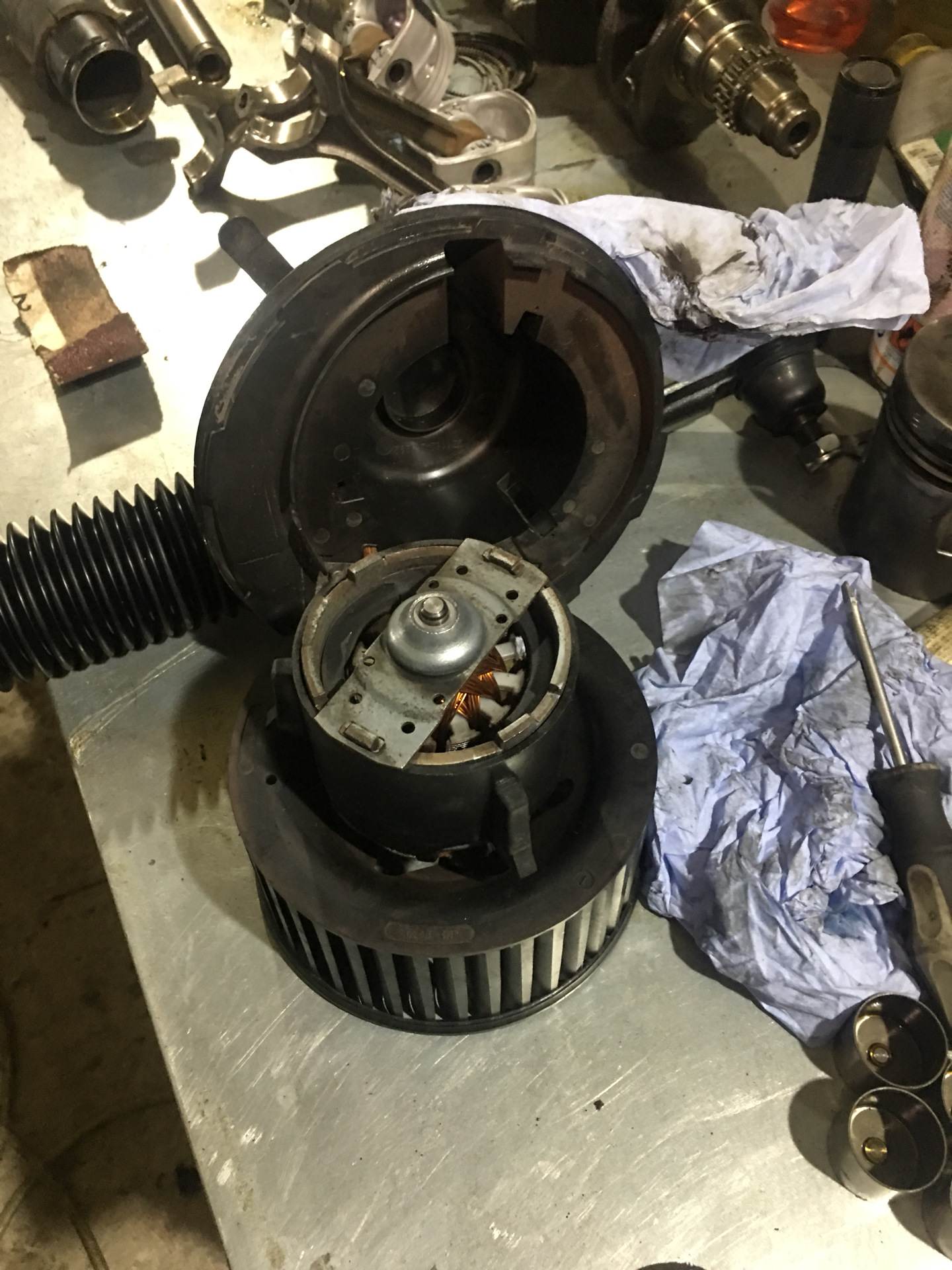 Чистка вентилятора печки — Volkswagen Passat B7, 2 л, 2011 года ...