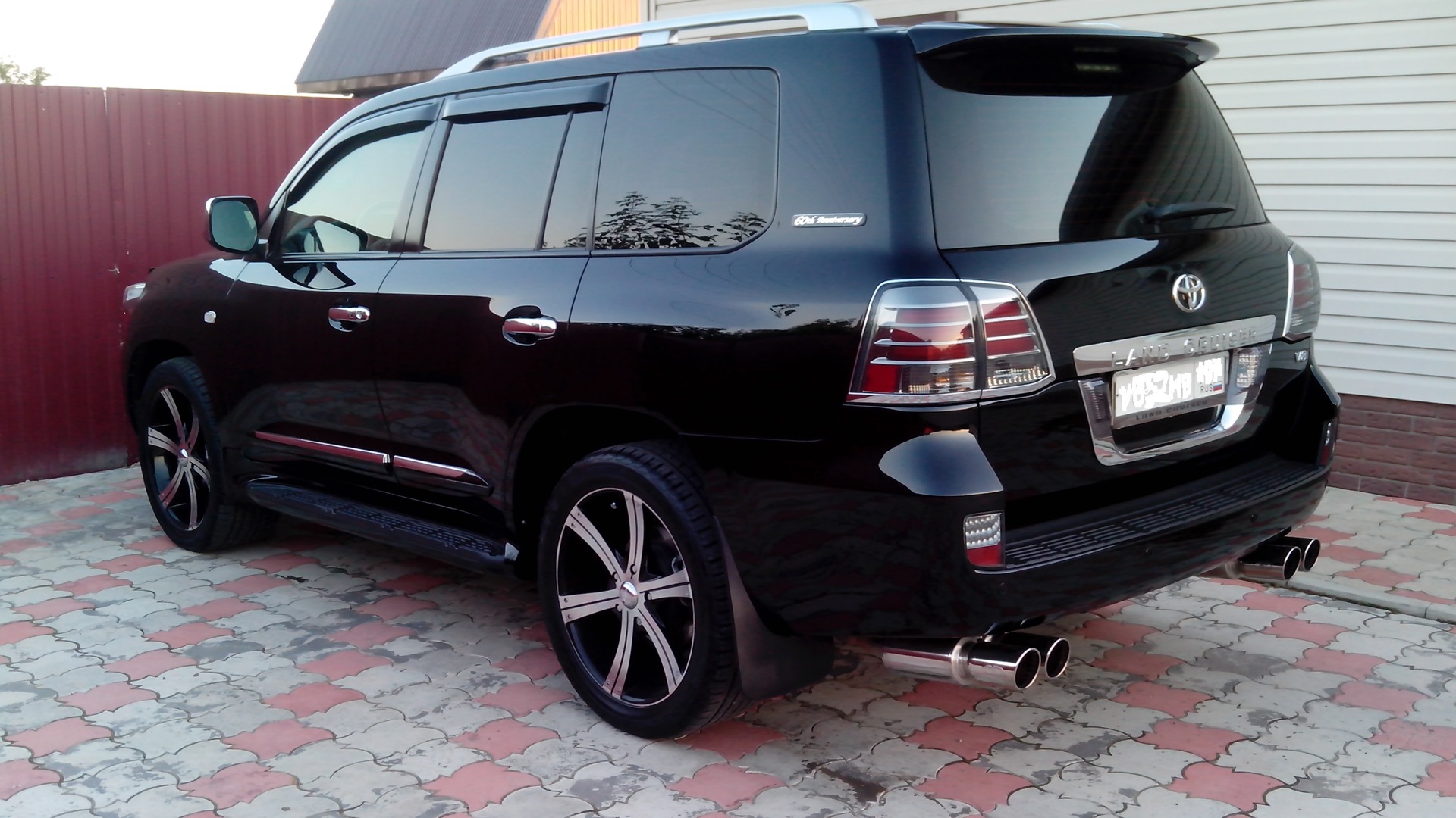 Колеса toyota land cruiser. Toyota Land Cruzer 100 черный диски 22. Ganador Land Cruiser 200. Ленд Крузер 200 черный на литье. Toyota Land Cruiser 200 черный на черном литье.