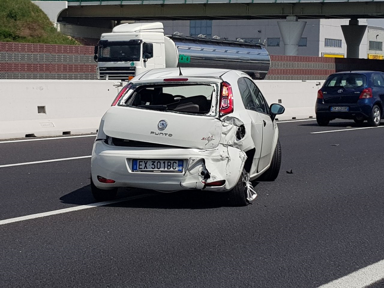 Авария на итальянском автобане или масса решает. — Tesla Model S, 2014 года  | ДТП | DRIVE2