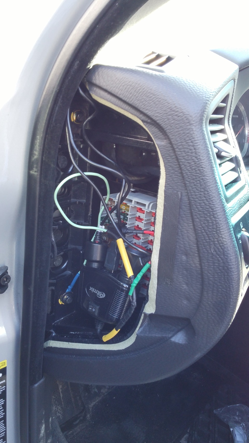 скрытое подключение регистратора — Volvo S60 (1G), 2,4 л, 2009 года ...