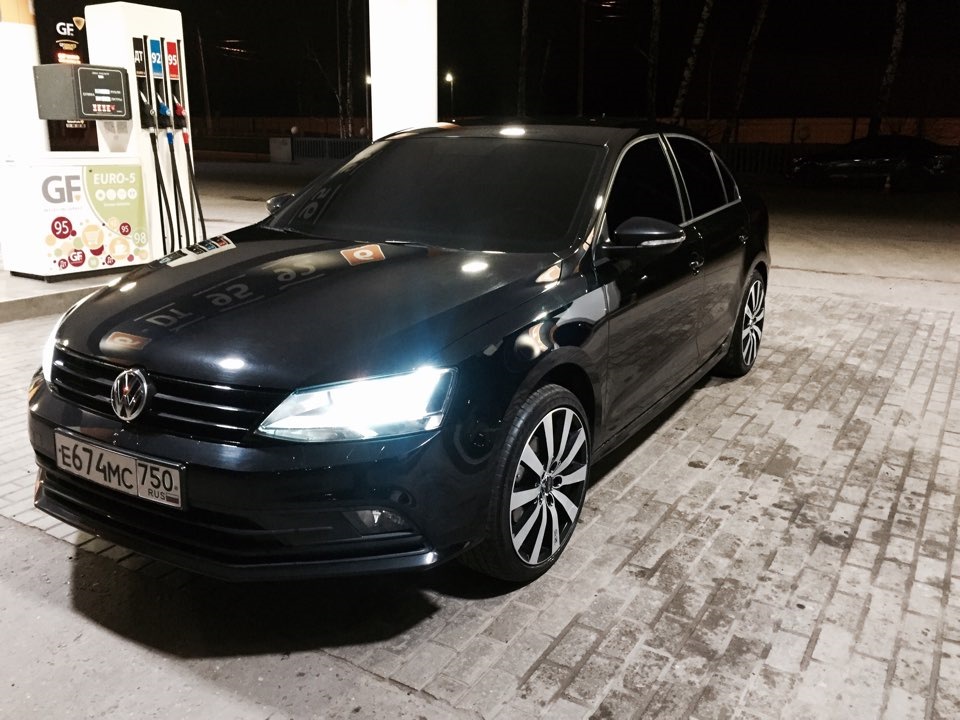 7 black. Фольксваген Джетта r18. Jetta r17 черная.