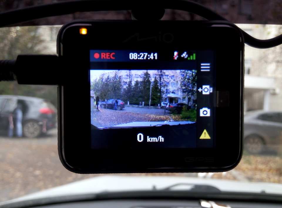 Mio mivue c330. Регистратор Мио с 330. Регистратор Мио 330 экран. MIVUE d22 GPS. Регистратор mio Lada 100.