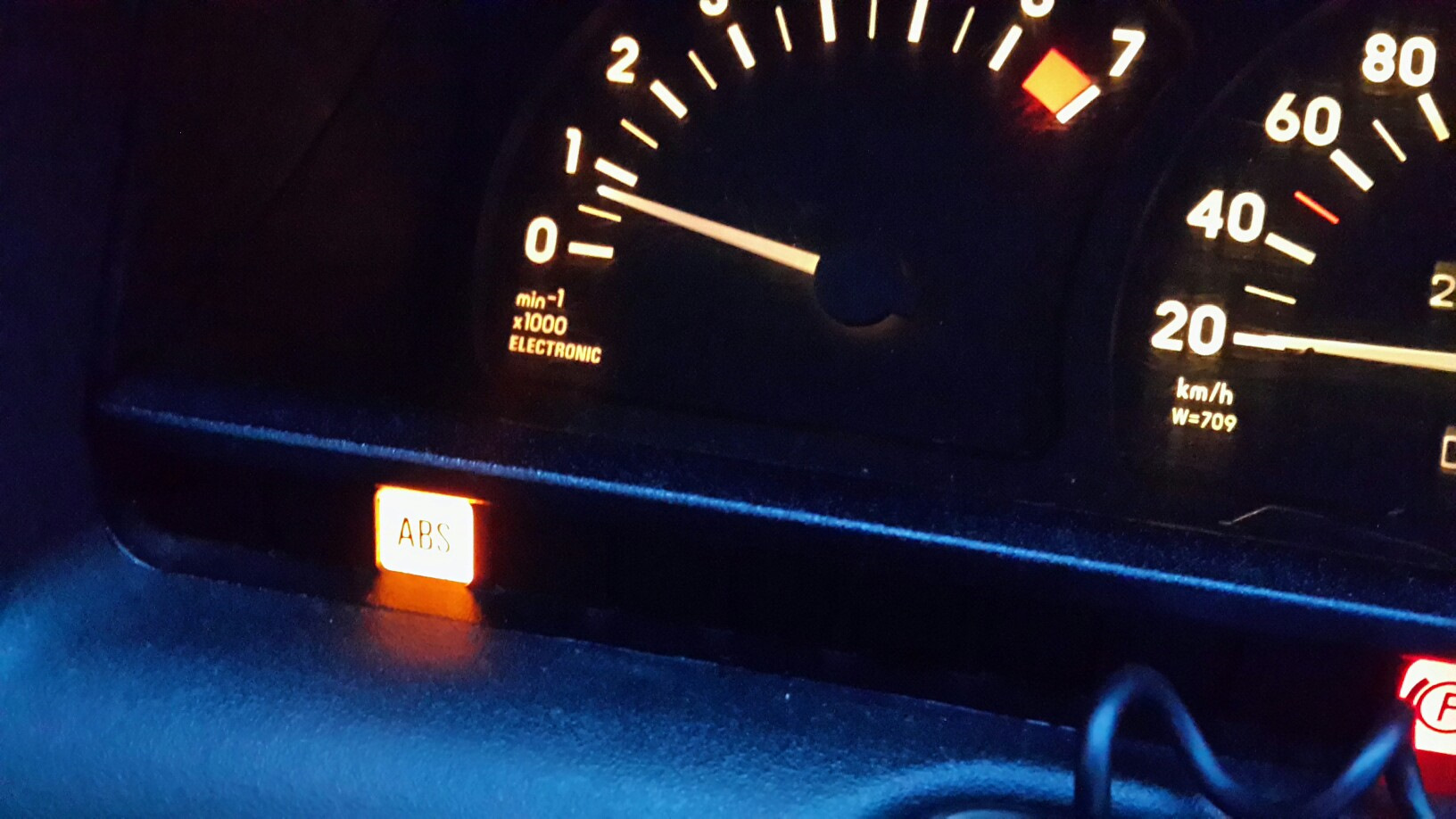 Ошибки audi q5. Лада гранта горит лампочка двигателя. После начала движения загорается. После начала движения загорается. Панель приборов пежо 307 обозначения.