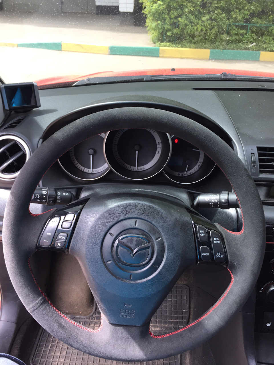 Руль из Алькантары — Mazda 3 (1G) BK, 2 л, 2008 года | тюнинг | DRIVE2