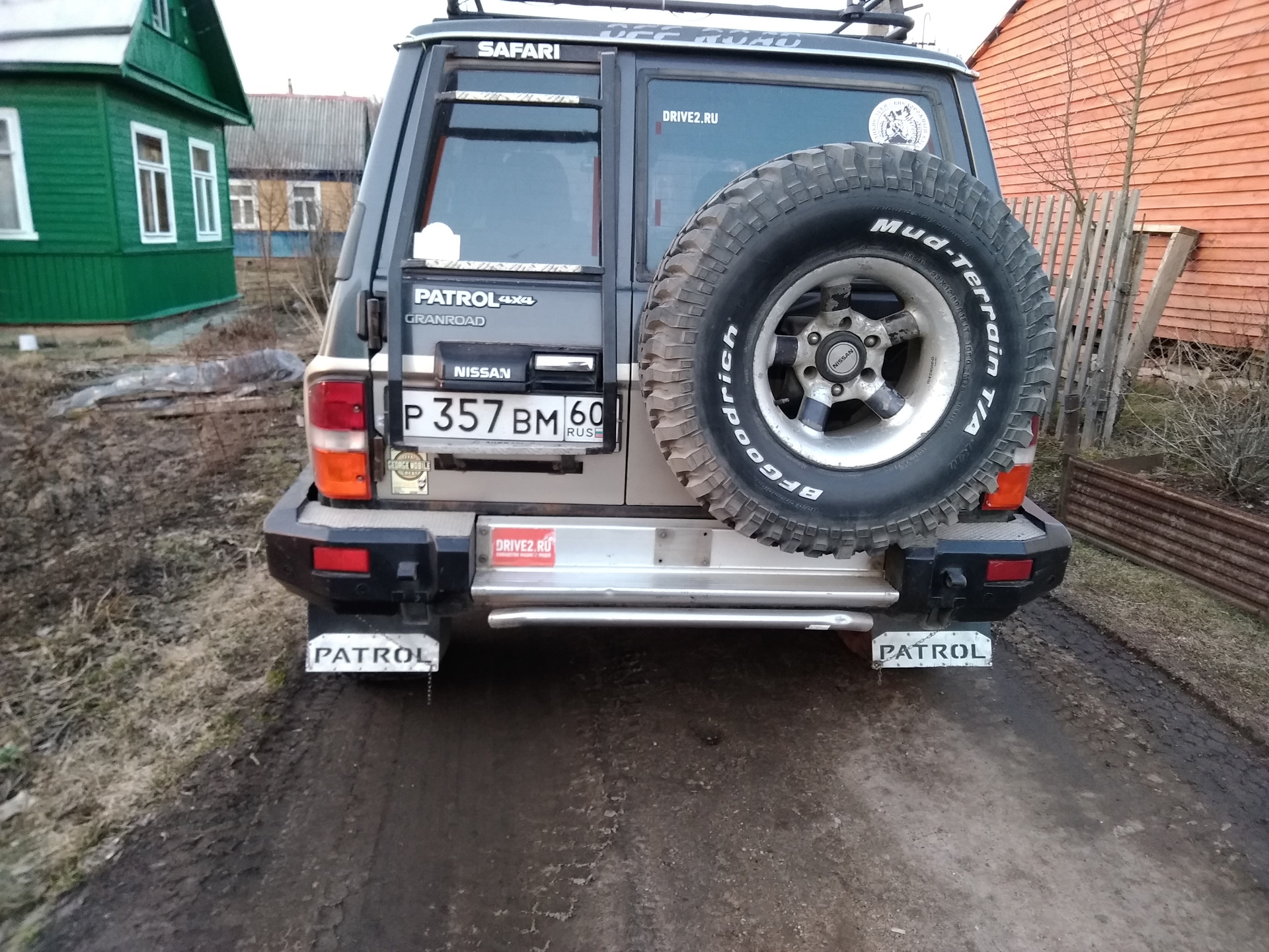 Ниссан патрол своими руками. Брызговики Ниссан Патрол y61. Nissan Patrol drive2. Брызговики задние на Ниссан сафари y60. Патрол y60 без брызговиков.