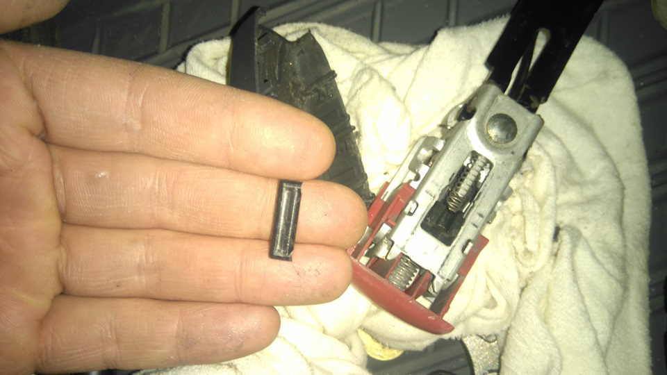 Ремонт замка ремня безопасности Volvo S40 — Volvo S40 (1G), 1,6 л, 2003 ...