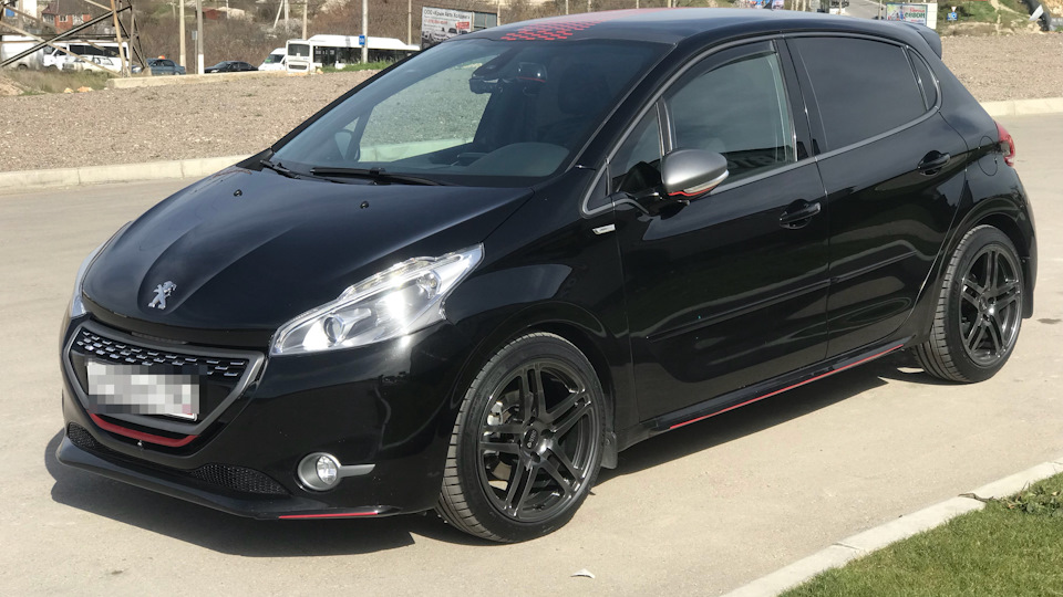 видеорегистратор на peugeot 208 видеорегистратор на peugeot 208