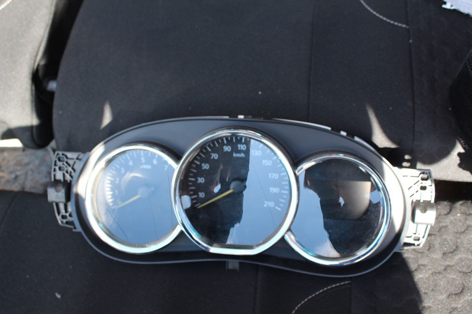 Стоит покупать приборный щиток от максимальной комплектации? — Renault ...