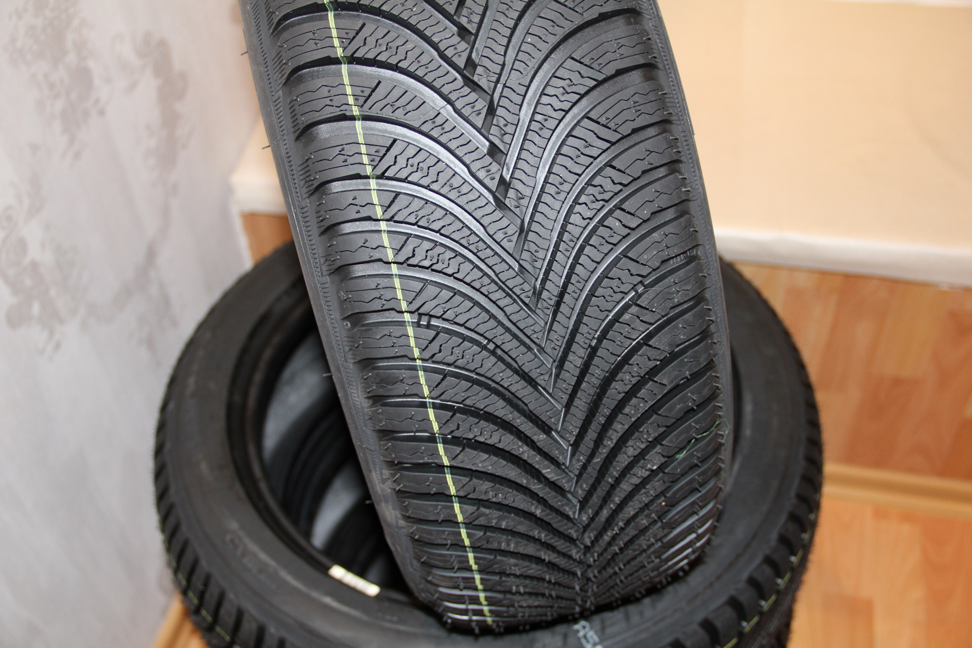 Шины r17 225. Alpin 5 225/55 r17. Michelin Alpin a5 225/45 r17 h. Michelin Alpin 5 205/55r16 91h. 225/55/17 Michelin Alpin 5.