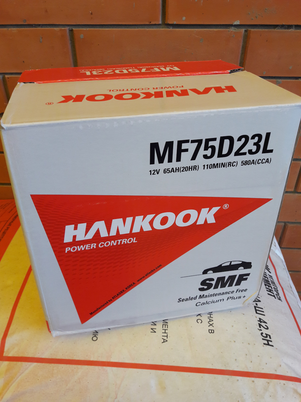 Аккум hankook 65 A. Цена с учетом сдачи старого 4400 руб. — Hyundai Solaris (1G). Запчасти на фото: MF75D23L