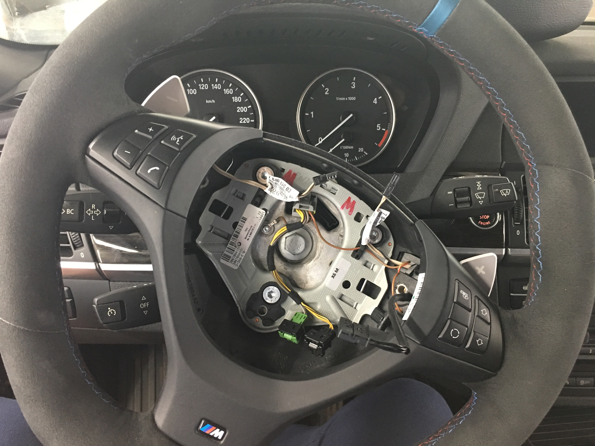 Bmw e70 как снять руль Дооснащение лепестками М руля M performance - BMW X5 (E70), 3 л, 2010 года элект