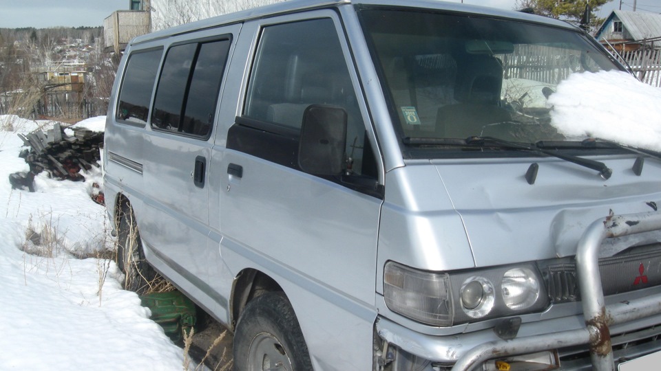 Делика 1990. Митсубиси Делика 1991 года. VW Transporter vs Mitsubishi Delica.