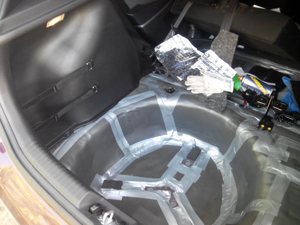 Обшивка багажника солярис. Пол в багажник Хендай Солярис 2015. Пол багажника Солярис 2 седан. Пол багажника Хендай Солярис. Упоры багажника Hyundai Solaris хэтчбек.