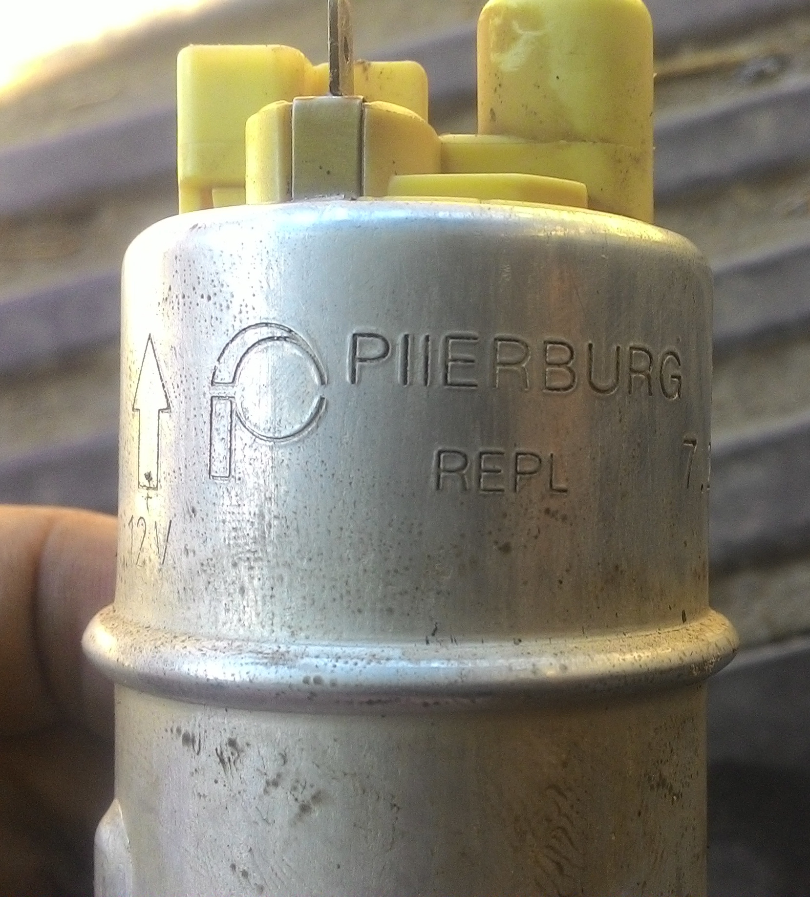 Замена топливного насоса — BMW 7 series (E38), 3 л., 1995 года | своими ...