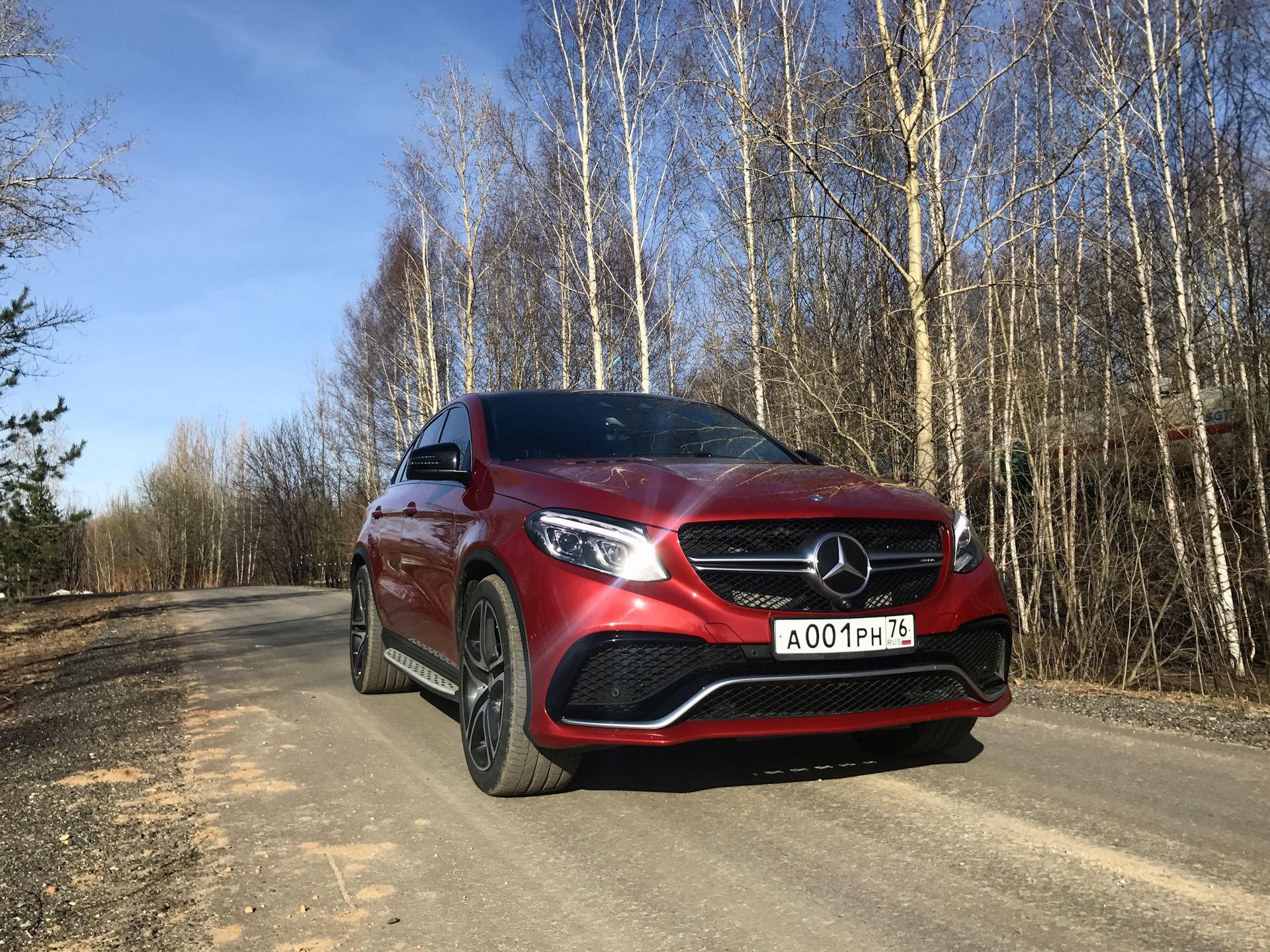 Gle 43 amg. Красный гиацинт Мерседес. AMG GLC 43 гиацинт красный. Мерседесовский цвет красный гиацинт металлик. Гиацинт красный фото.