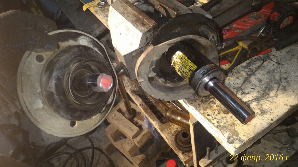Замена передней амортизаторной стойки chevrolet suburban gmt900 в картинках