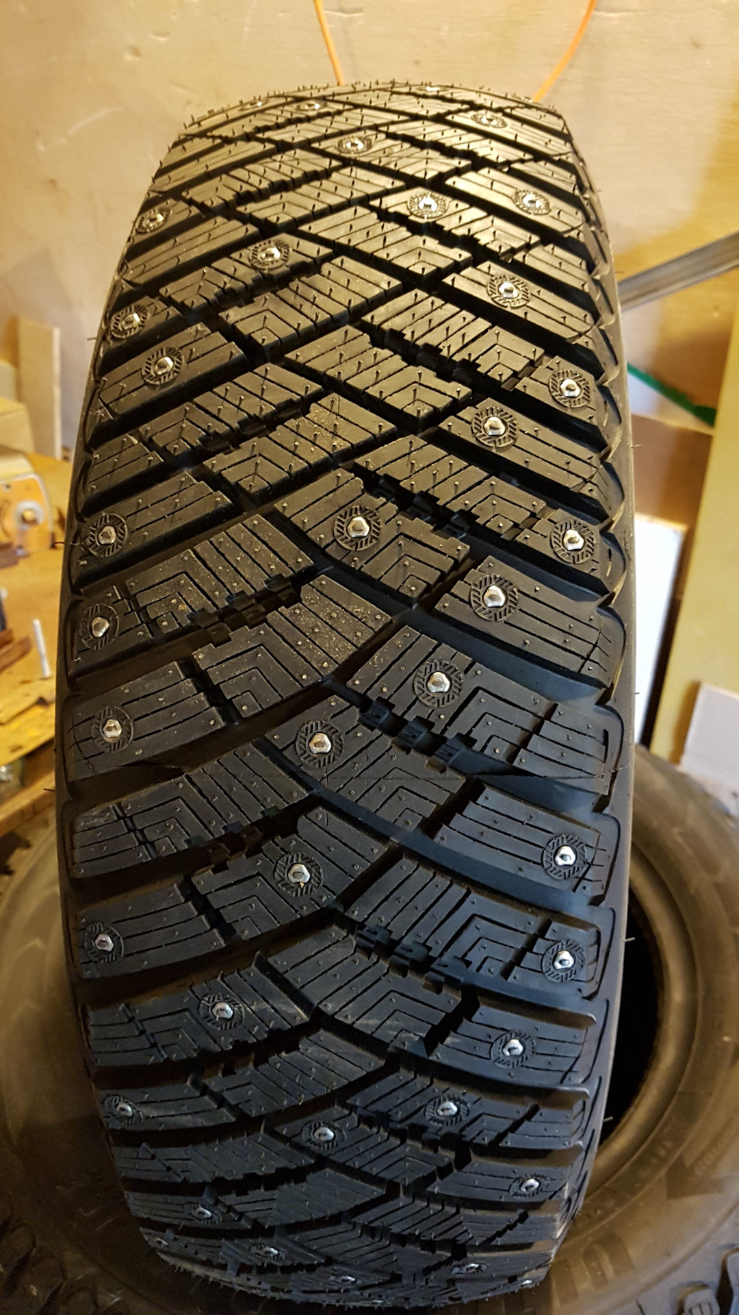 Зимние шины гудиер. Goodyear Ice Arctic 2. Гудиер ультра грип айс Арктик 2. Goodyear ULTRAGRIP Ice Arctic. Гудиер ультра грип айс Арктик 205/60 r16.