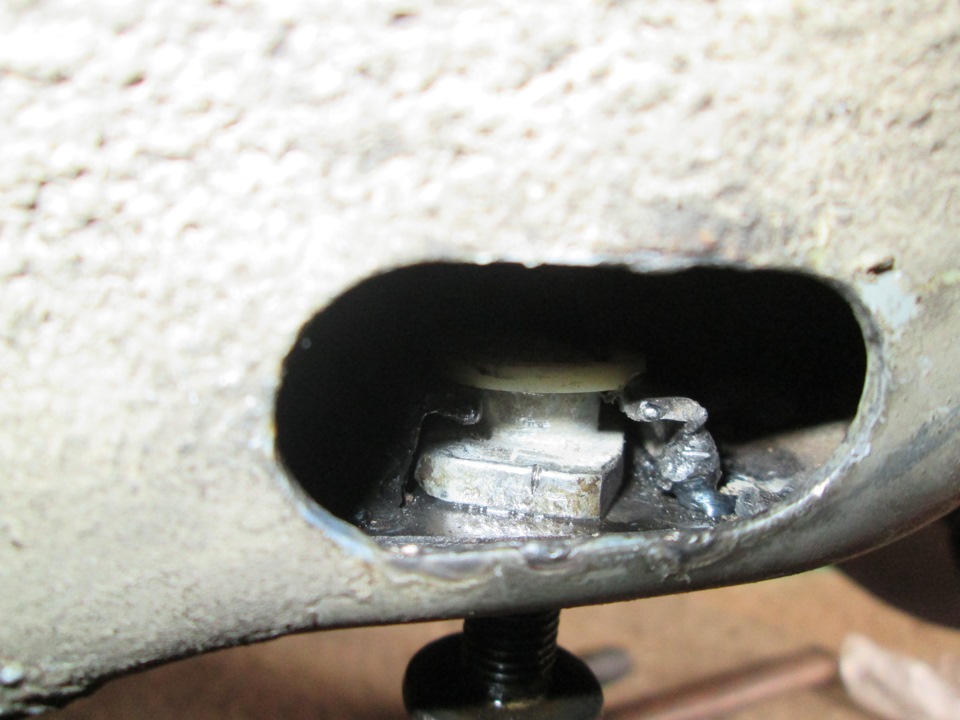 Ремонт закладной в ланжероне ( Прокручивается болт ) — Opel Combo C, 1 ...