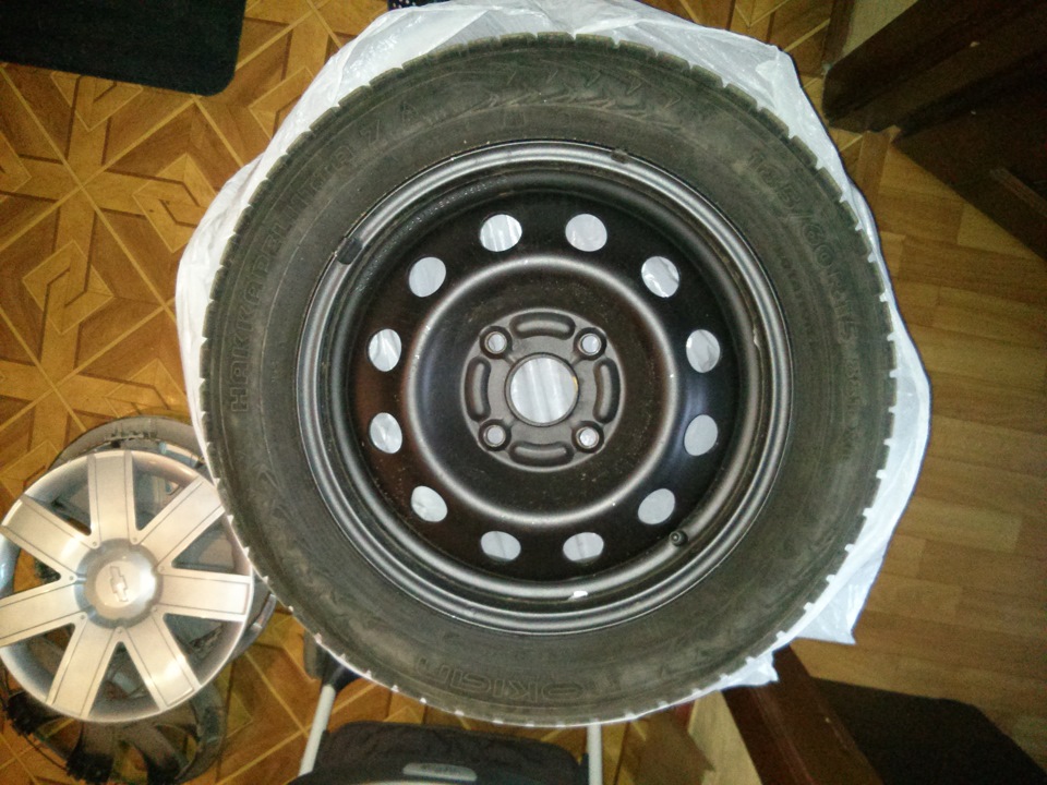 Колесо без колпака. Колесо без колпака. Колесо без колпака. Газ 24 крепление колеса. Колпаки колесные на москвич 412.