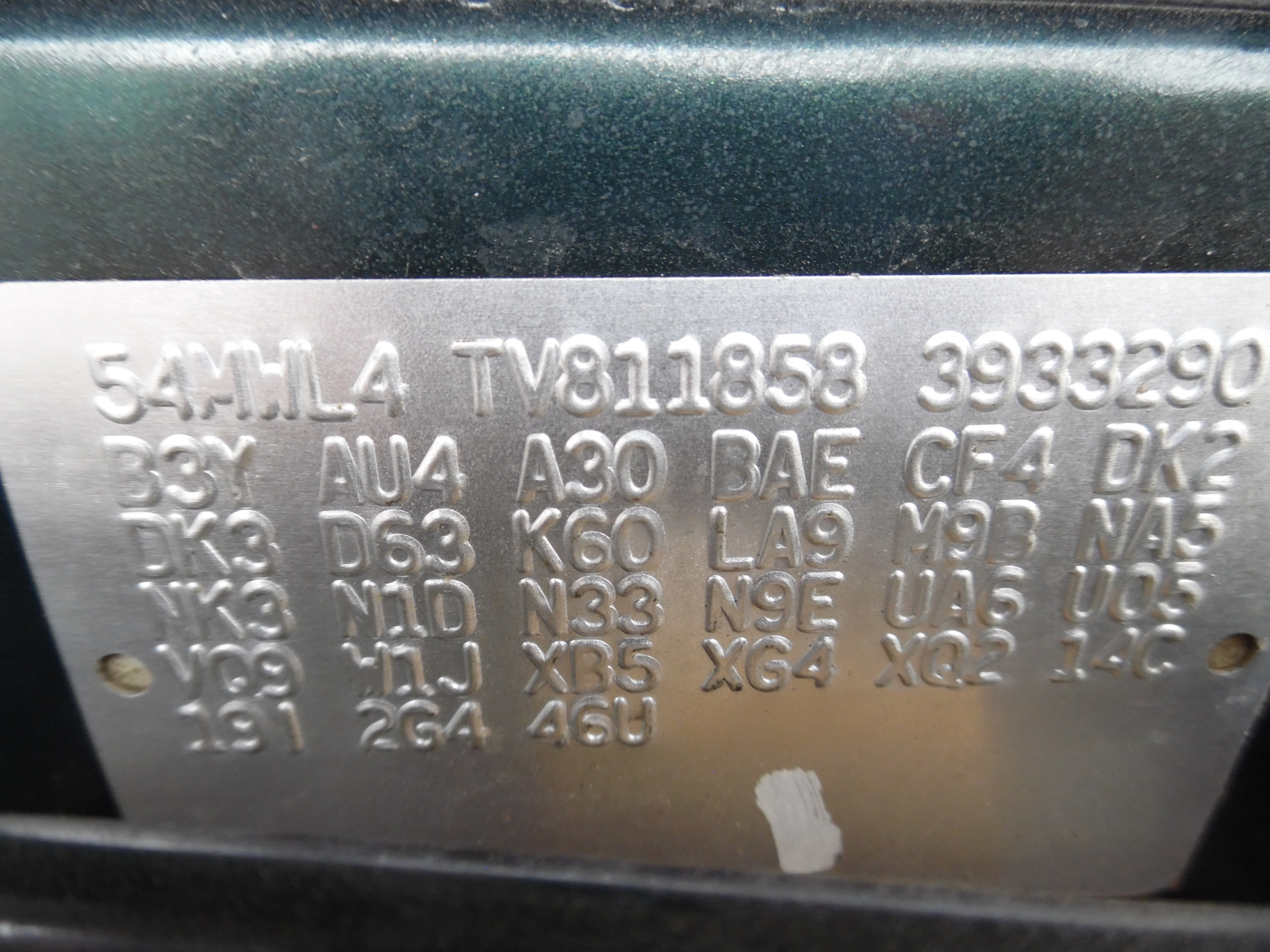 Opel code. VIN номер Opel Frontera b. Опель Фронтера 1998 код краски. Вин номер на Опель Фронтера 1998. Номер кузова Опель Фронтера 1994.