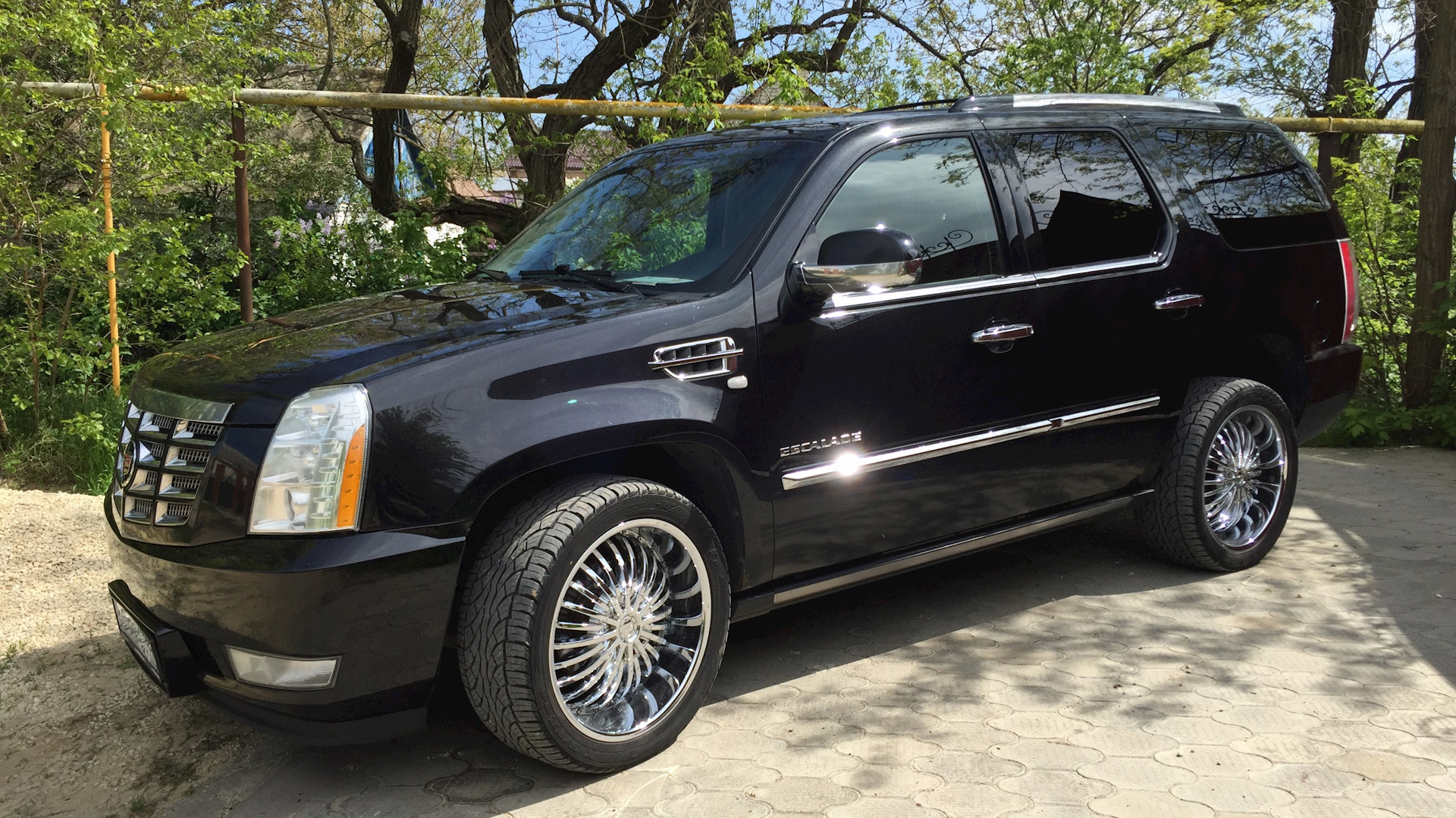 Cadillac Escalade drive2