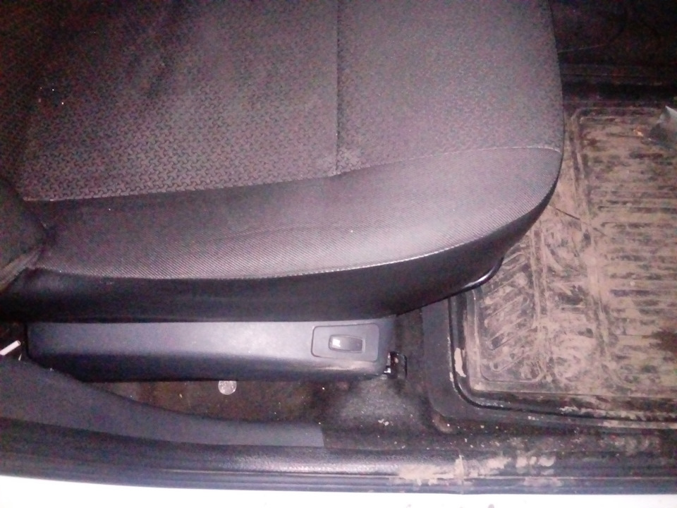 Подсветка кнопок подогрева сидений — Lada Ларгус, 1,6 л, 2013 года ...