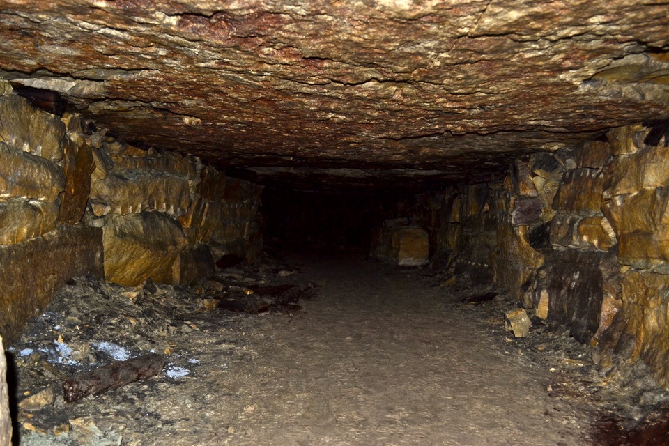 Каменоломня. Девятовская Каменоломня. Силикаты пещеры Подольск.