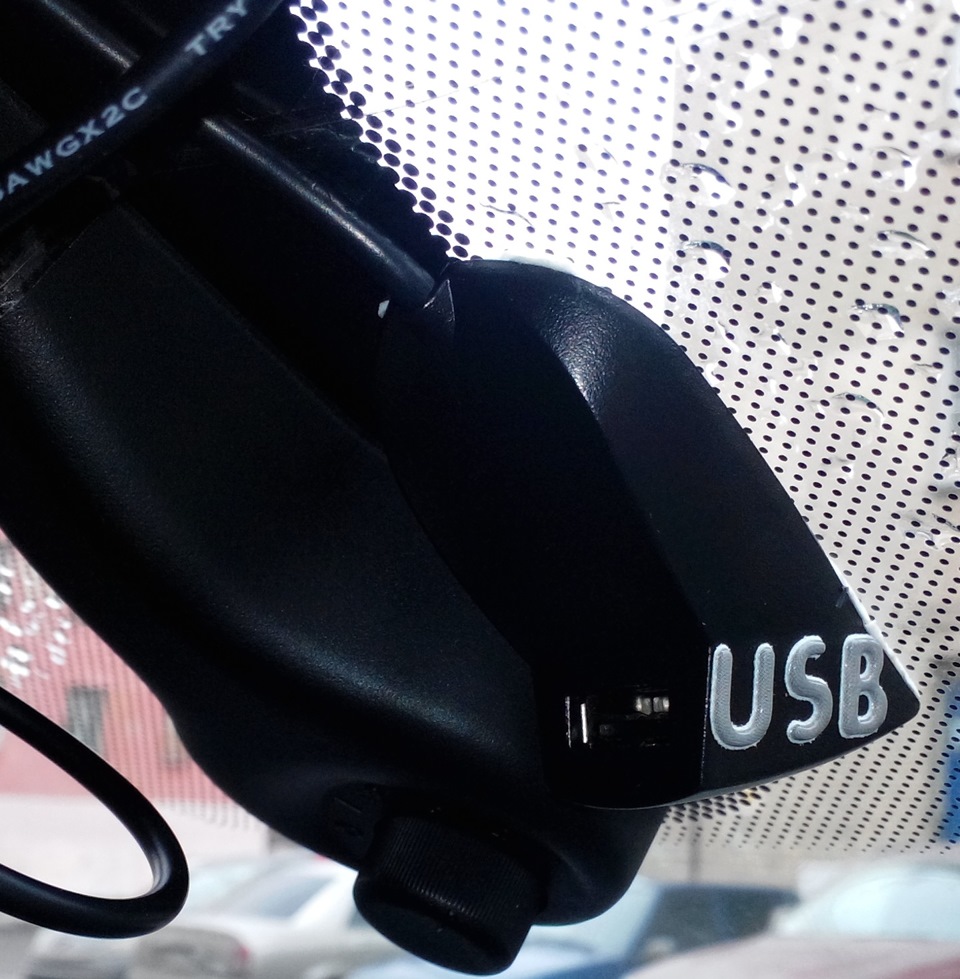 USB Зарядка от плафона освещения салона — Lada Приора хэтчбек, 1,6 л ...