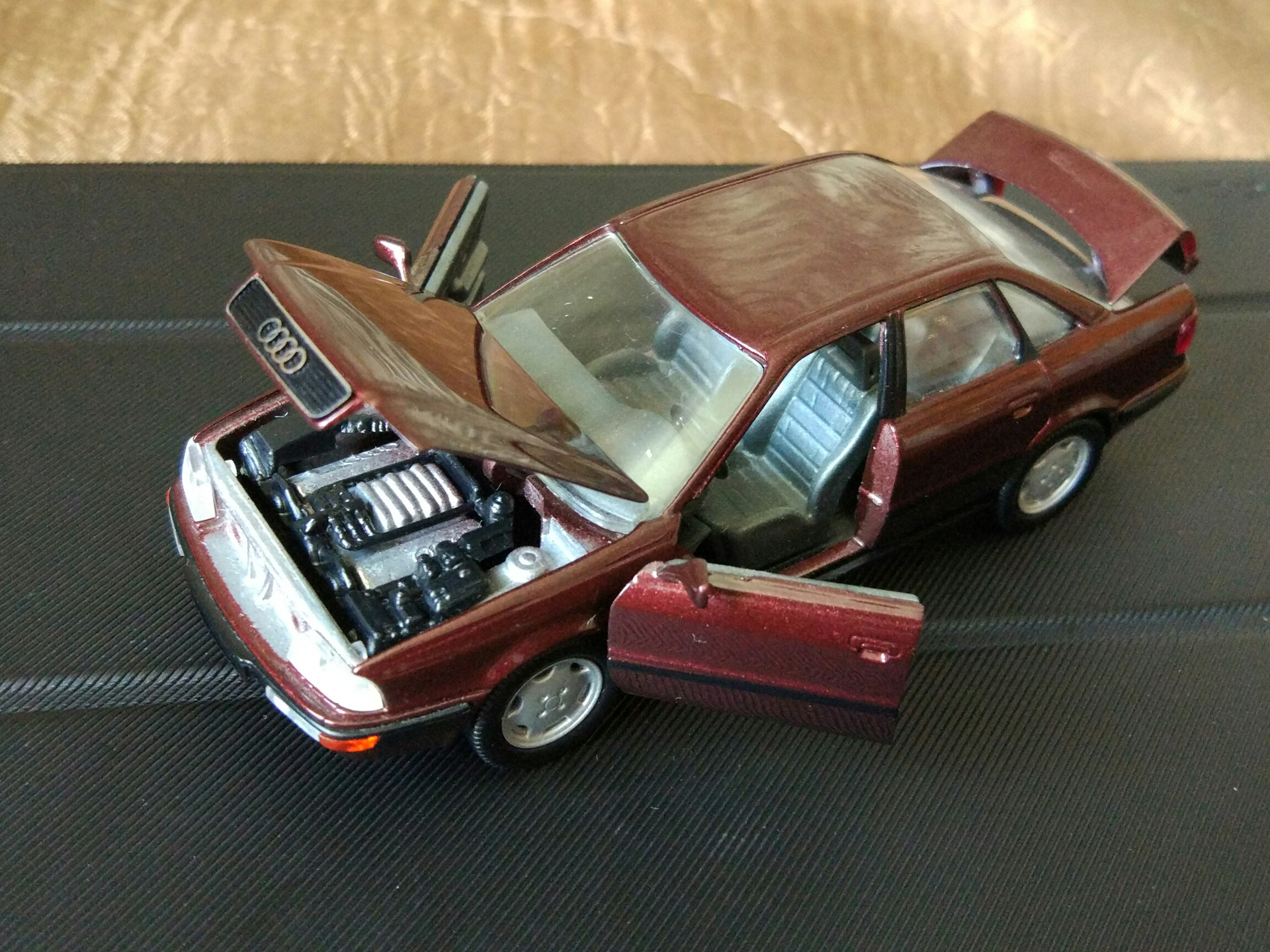 Реалистичная модель машины. 1/43 Audi 80 b4. Модель Ауди 80 1 43.